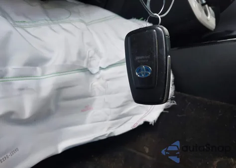 2018 Toyota Prius Prime Premium z USA, uszkodzony, nr VIN JTDKARFPXJ3086965